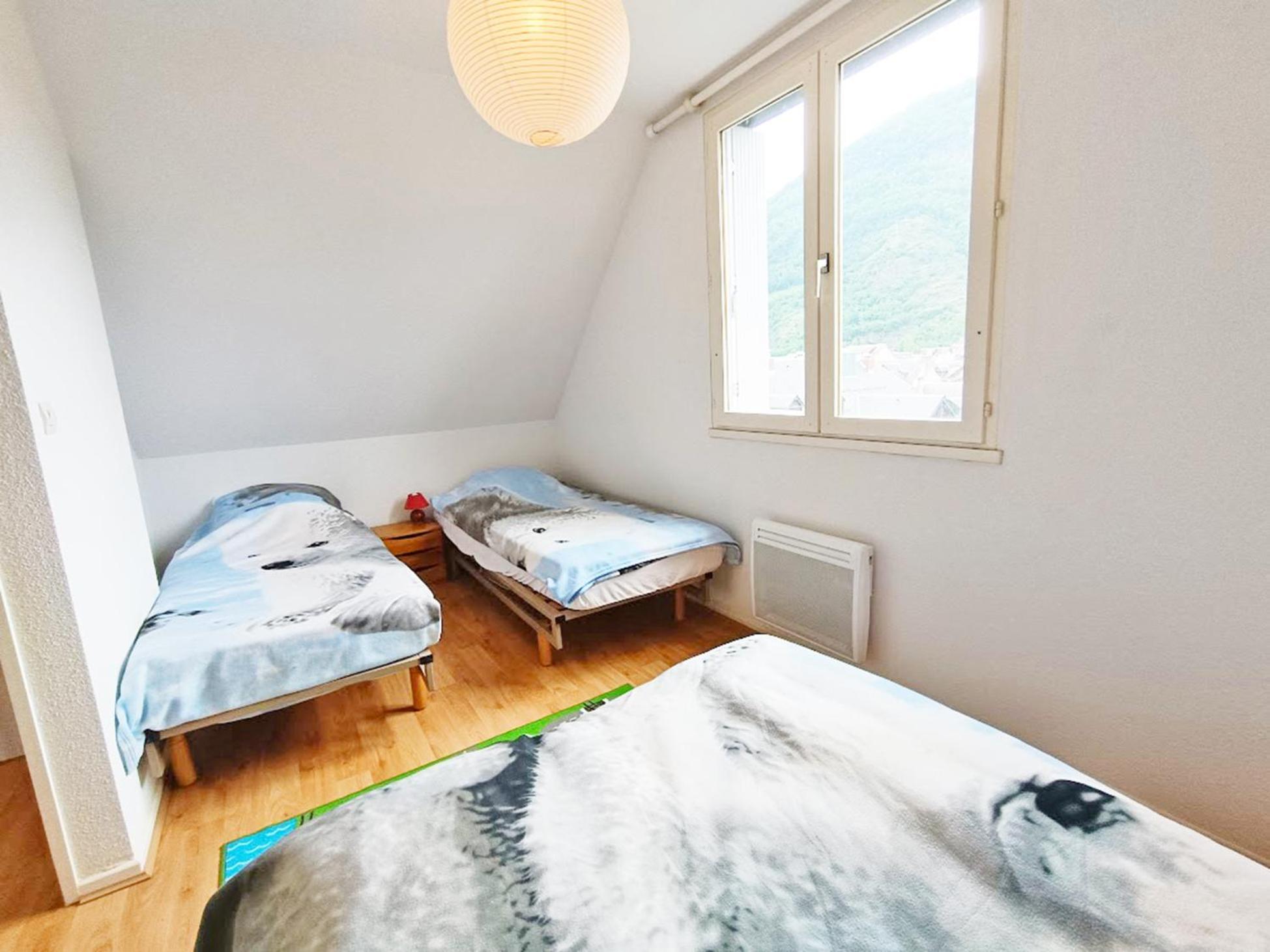 Chez Charlotte, T3 Duplex, Vue Montagne, Parking Gratuit, Ascenseur, 4 Personnes Apartman Bagnères-de-Luchon Kültér fotó