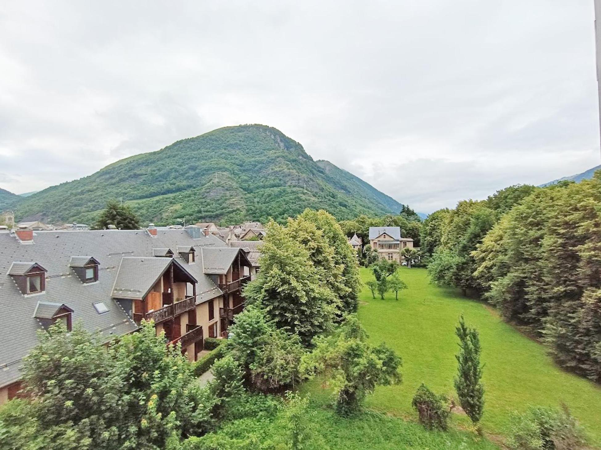 Chez Charlotte, T3 Duplex, Vue Montagne, Parking Gratuit, Ascenseur, 4 Personnes Apartman Bagnères-de-Luchon Kültér fotó